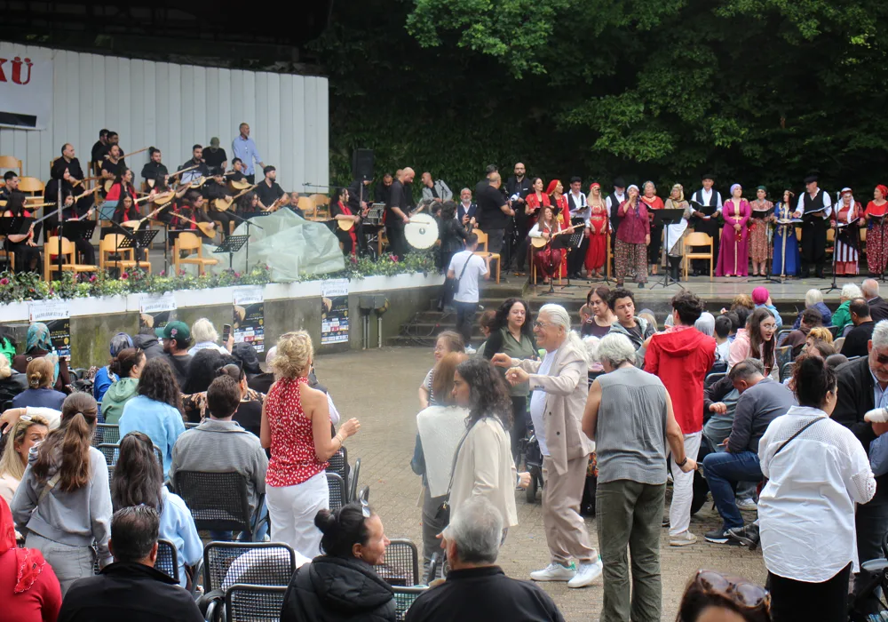 Hamburg’da “7’den 70’e Umuda Türkü” Konserine Yoğun İlgi