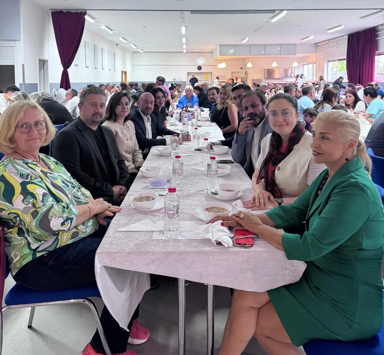 Nürnberg’de düzenlenen aşure gününde barış, dostluk ve sevgi mesajları paylaşıldı