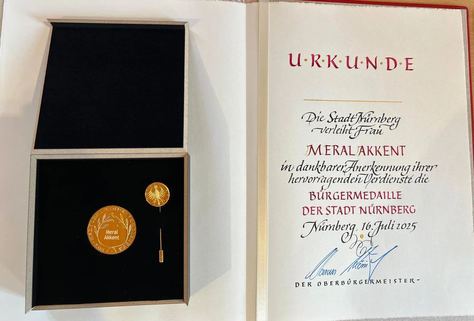 Meral Akkent’e Nürnberg şehir onur madalyası