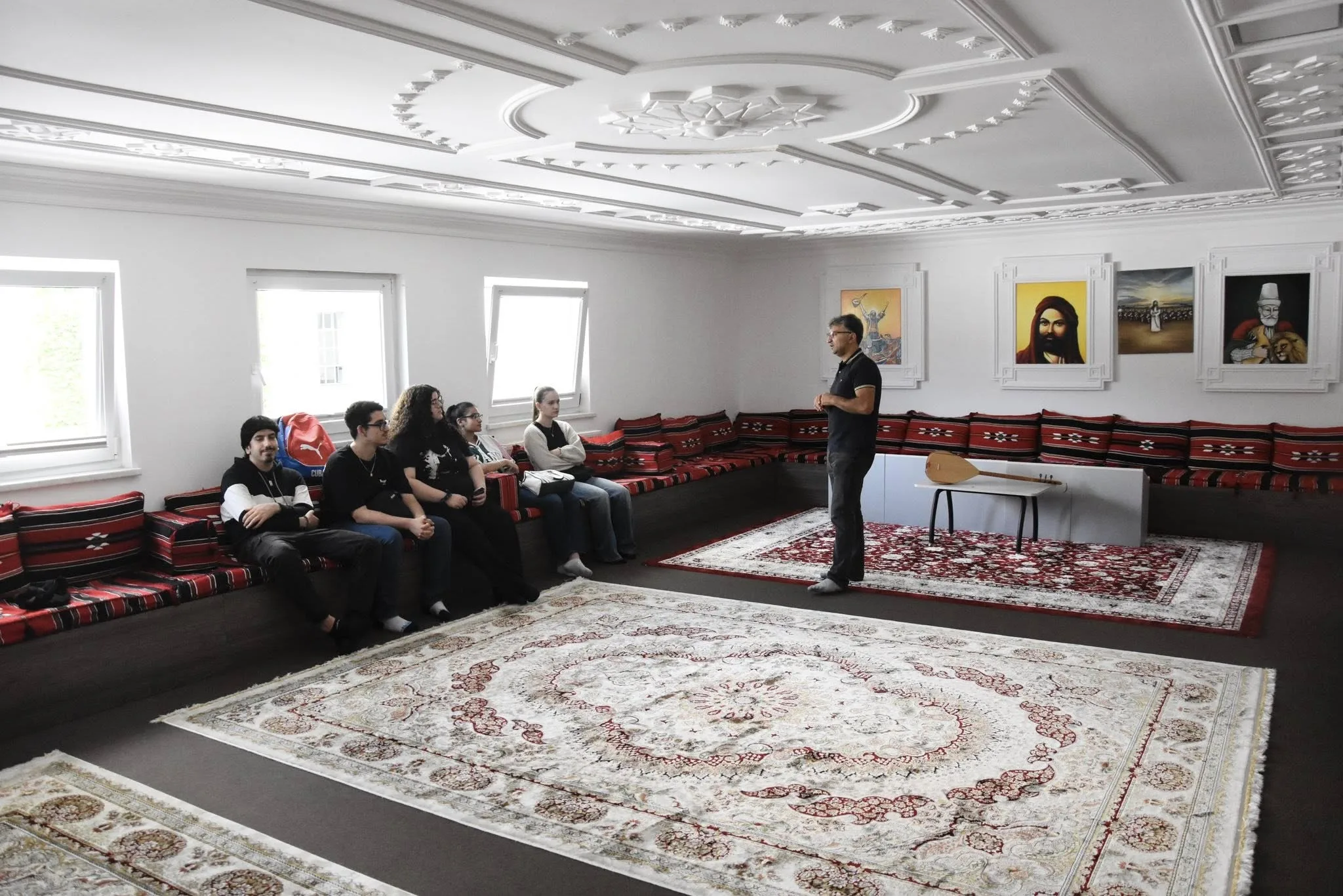 Berlin’de Üç Okuldan Öğrenciler Cemevi’ni Ziyaret Etti