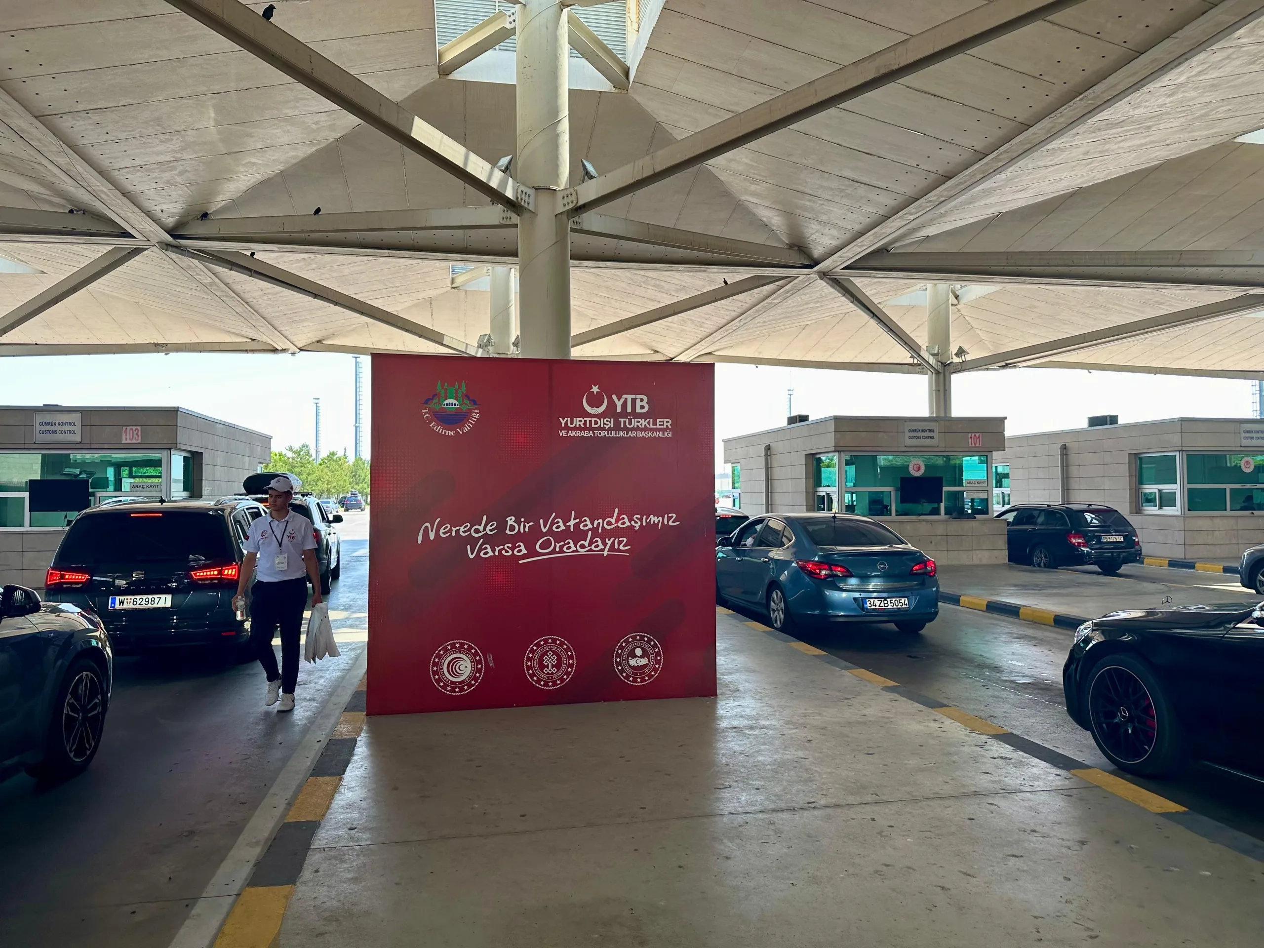 YTB'den Sınır Kapılarında “Karşılama ve Uğurlama” Hizmeti