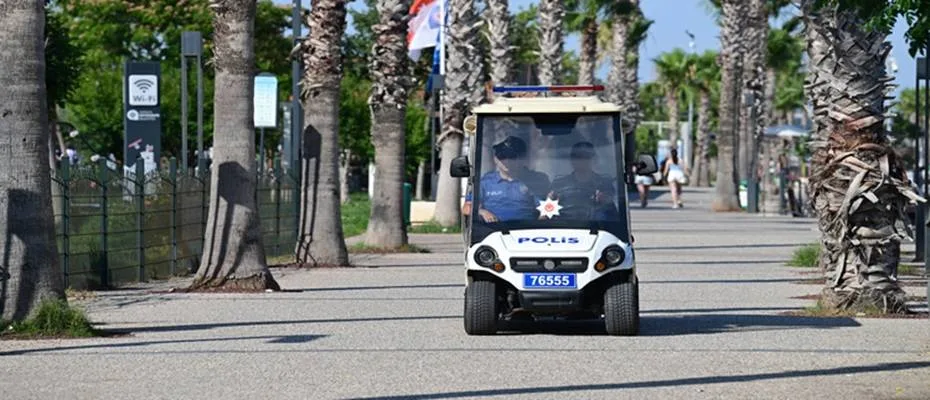 Antalya polisi turistlerin güvenliği için denizde, havada, karada görev yapıyor
