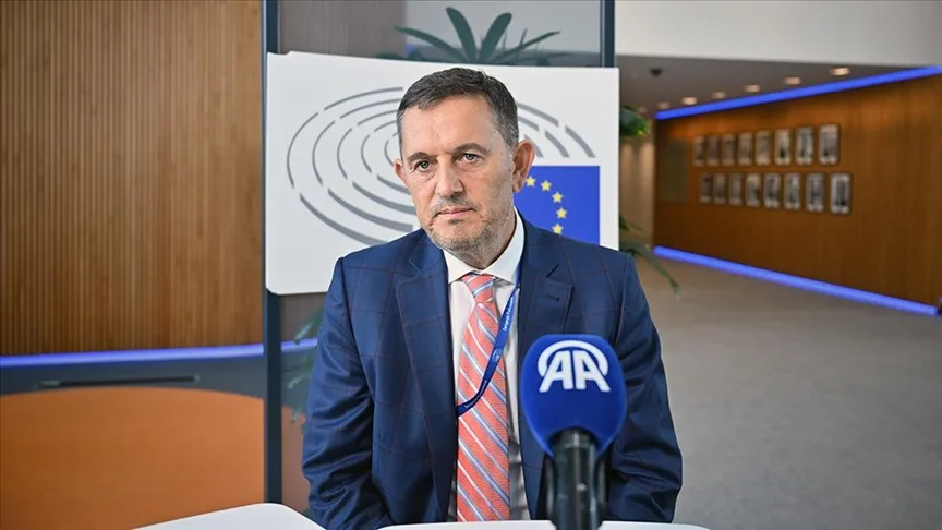 AB'nin çifte standartlarından şikayetçi