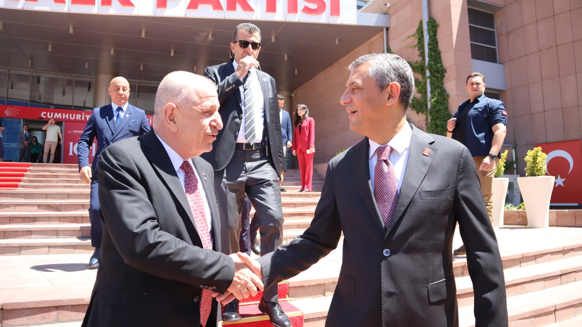 Ümit Özdağ’dan Özgür Özel’e Destek Ziyareti: “Hukukun Üstünlüğünden Vazgeçmeyeceğiz”