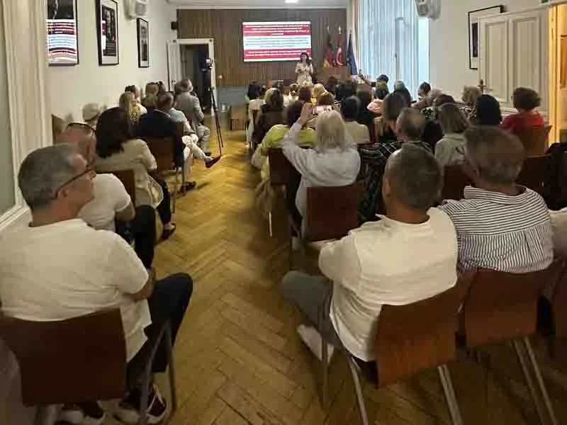 Berlin’de “Kadın Cinayetleri” ve “Medyanın Sessizliği” Masaya Yatırıldı