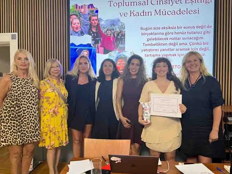 Berlin’de “Kadın Cinayetleri” ve “Medyanın Sessizliği” Masaya Yatırıldı