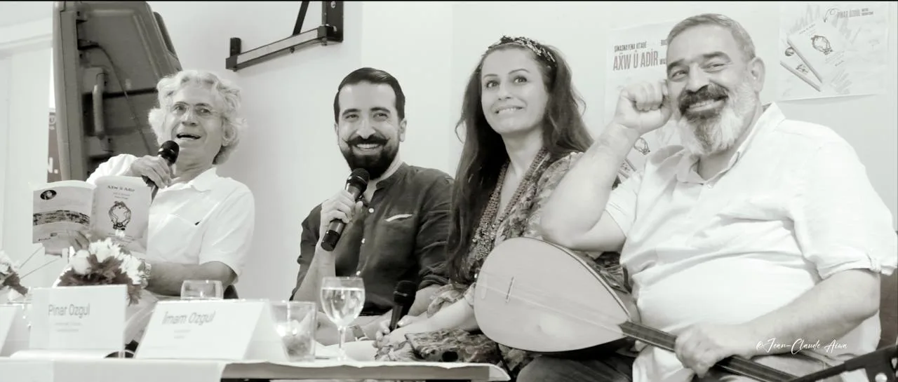 Pınar Özgül, Berlin’de Şiir ve Türkü Kitabını Tanıttı