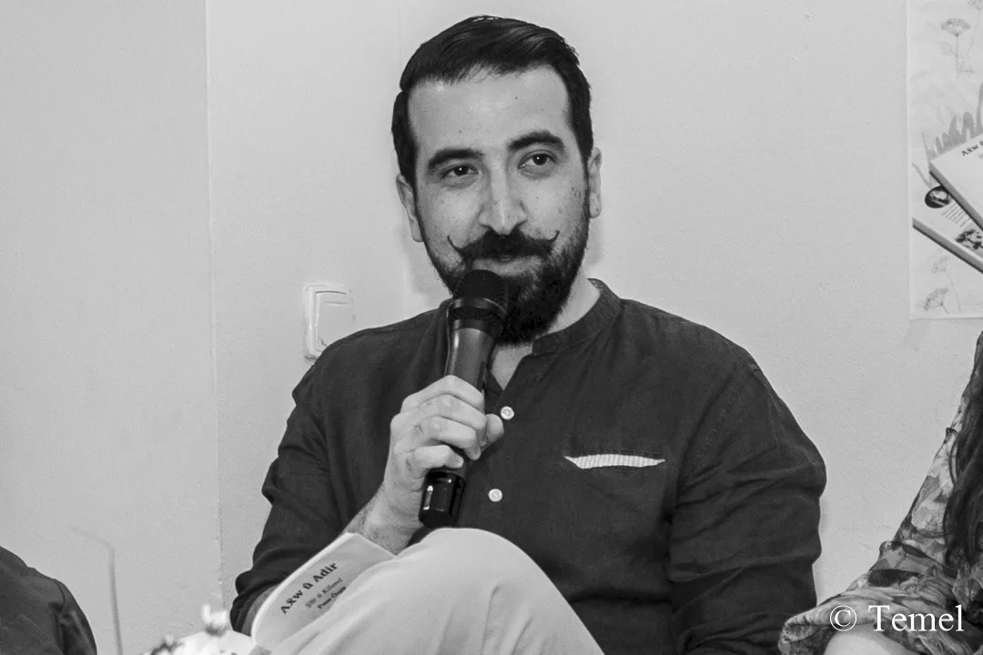 Pınar Özgül, Berlin’de Şiir ve Türkü Kitabını Tanıttı