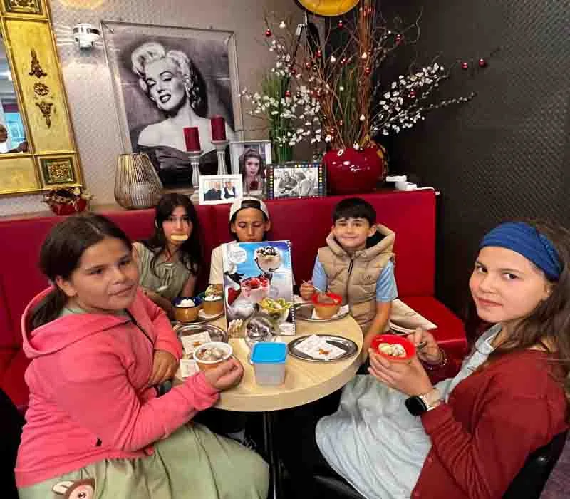 Nürnberg`de öğrencilerin dondurma keyfi