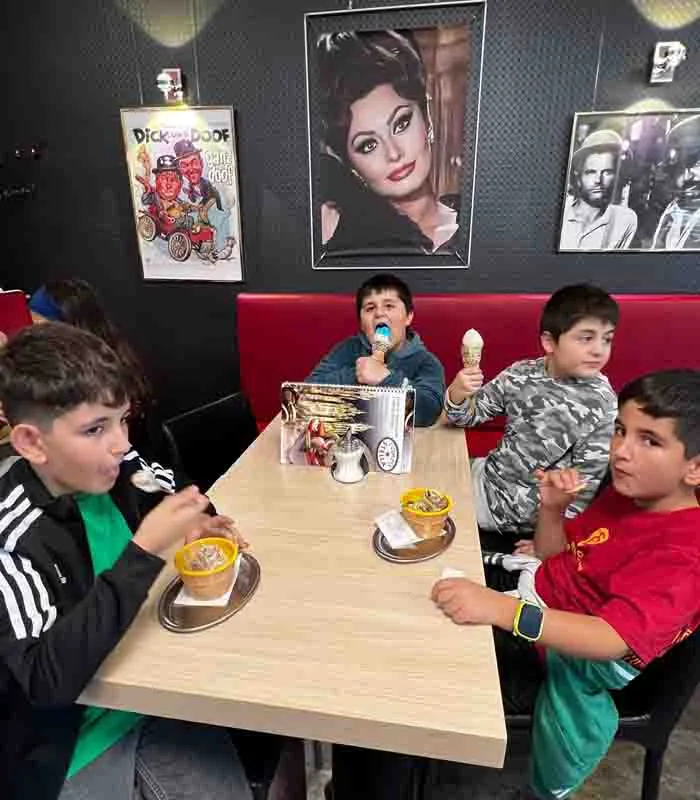 Nürnberg`de öğrencilerin dondurma keyfi