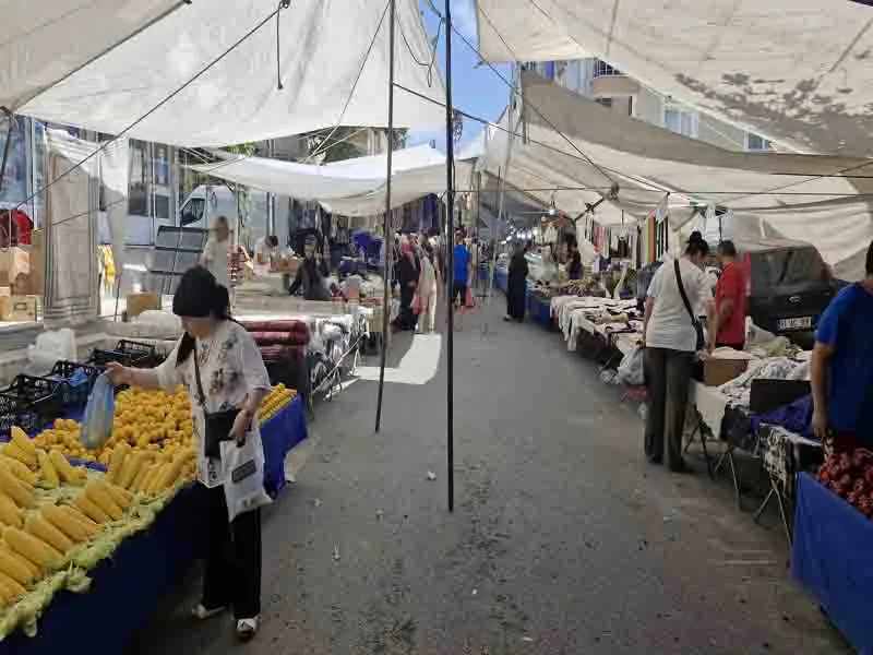 Geçim Sıkıntısı Pazarcıyı da Tüketiciyi de Vurdu