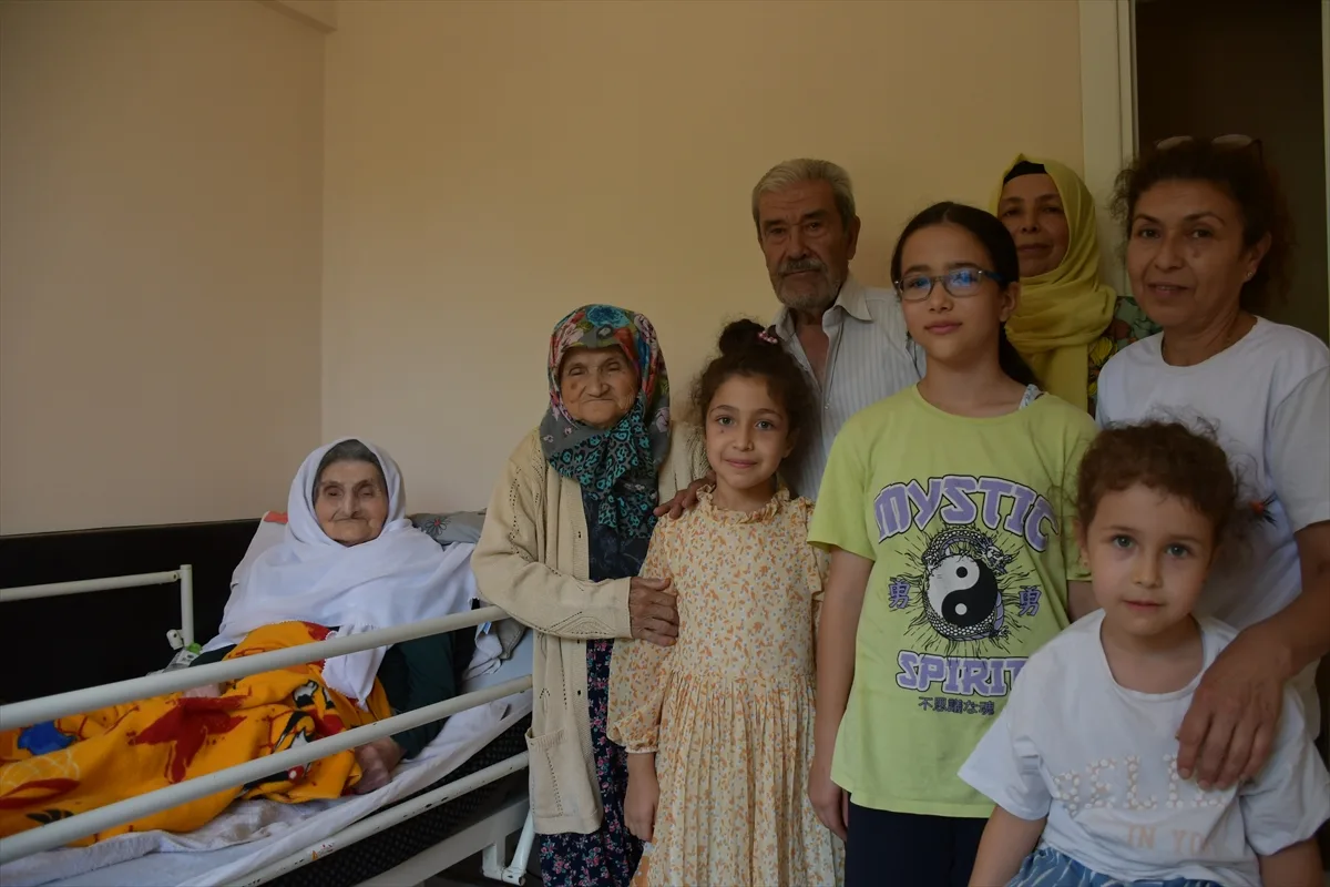 Torununun torununu gören 106 yaşındaki Hatice nineye doğum günü kutlaması
