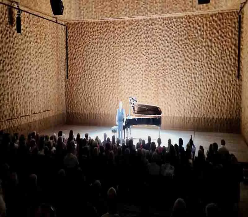 Ünlü Türk Piyanist Hüseyin Sermet Hamburg Elbphilharmonie’de Büyüledi