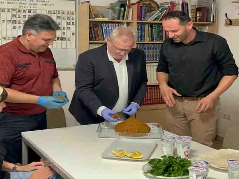 Schwandorf Belediye Başkanı Andreas Feller ve eşine Çig Köfte ziyafeti