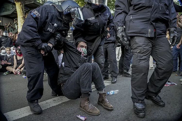 Almanya'da polis Filistin'e destek eylemine sert müdahalede bulundu