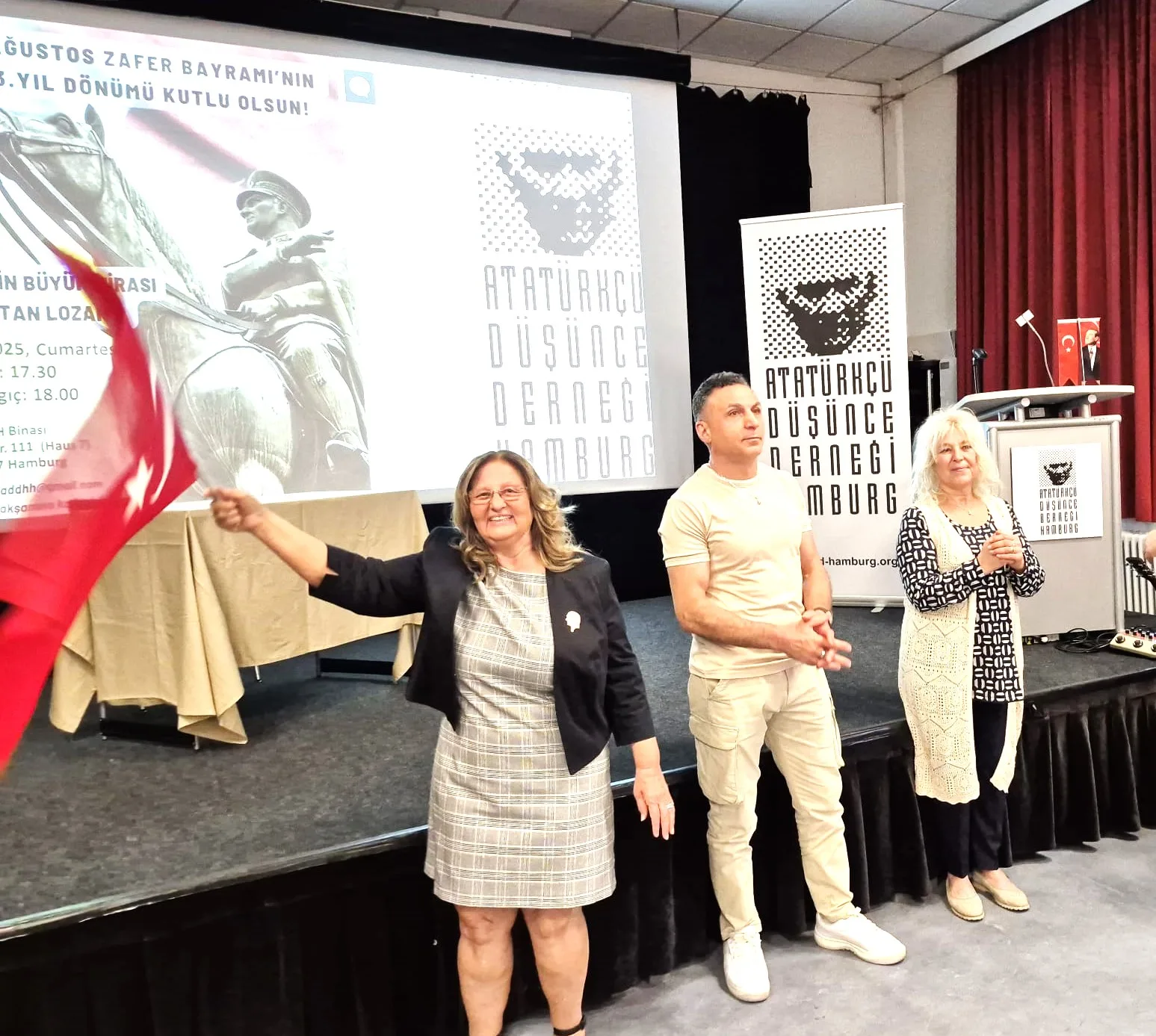 Hamburg’da 30 Ağustos Zafer Bayramı’nın 103. Yılı Coşkuyla Kutlandı