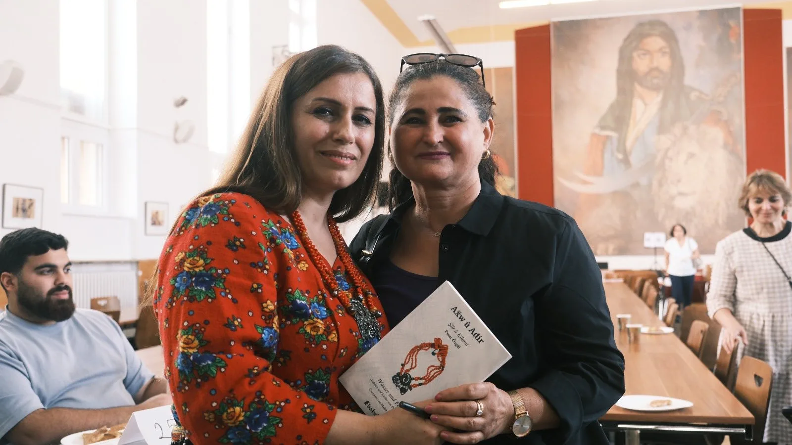 Şair Pınar Özgül’ün Kîrmançkî-Zazakî Şiir Kitabı Cemevi’nde Tanıtıldı