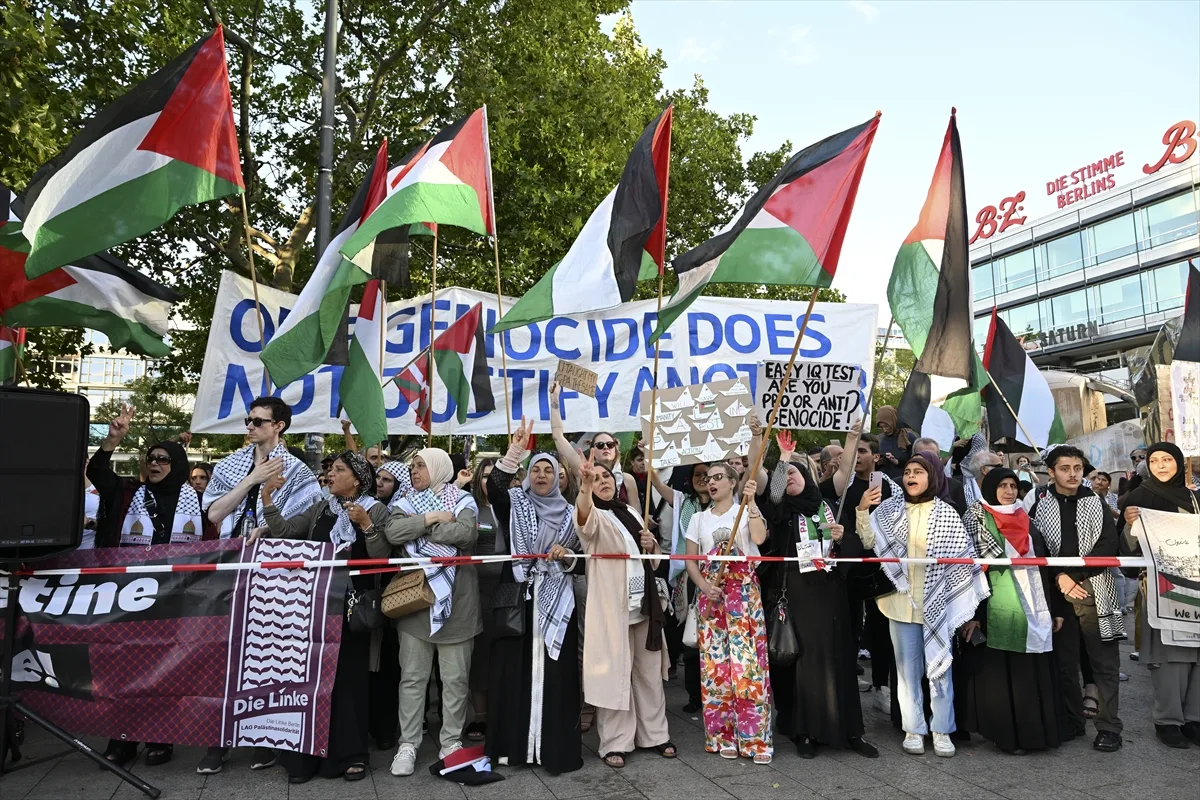 Berlin’de Filistin’e destek gösterisi düzenlendi