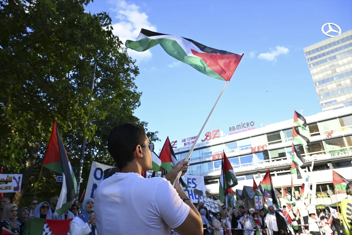 Berlin'de Filistin'e destek gösterisi düzenlendi