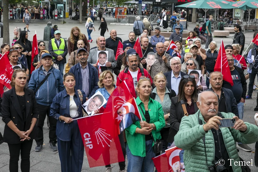 Berlin’de demokrasi, özgürlük ve adalet mitingi düzenlendi