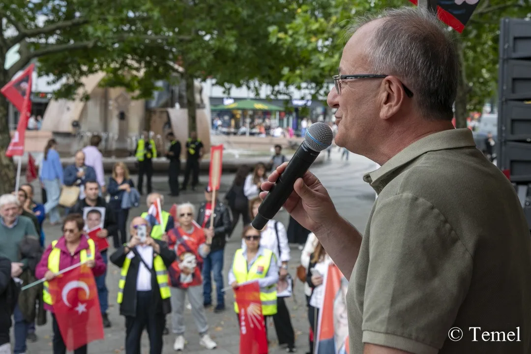 Berlin’de demokrasi, özgürlük ve adalet mitingi düzenlendi