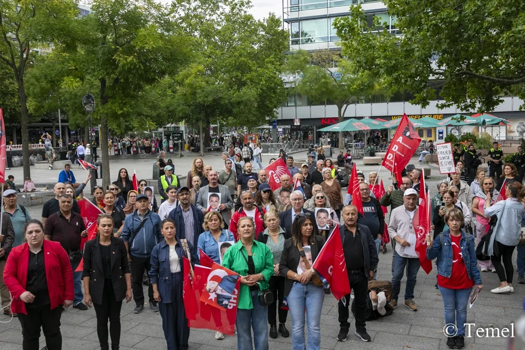Berlin’de demokrasi, özgürlük ve adalet mitingi düzenlendi