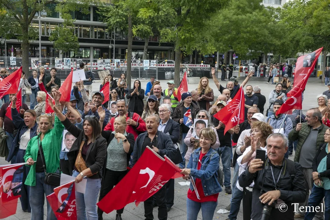 Berlin’de demokrasi, özgürlük ve adalet mitingi düzenlendi