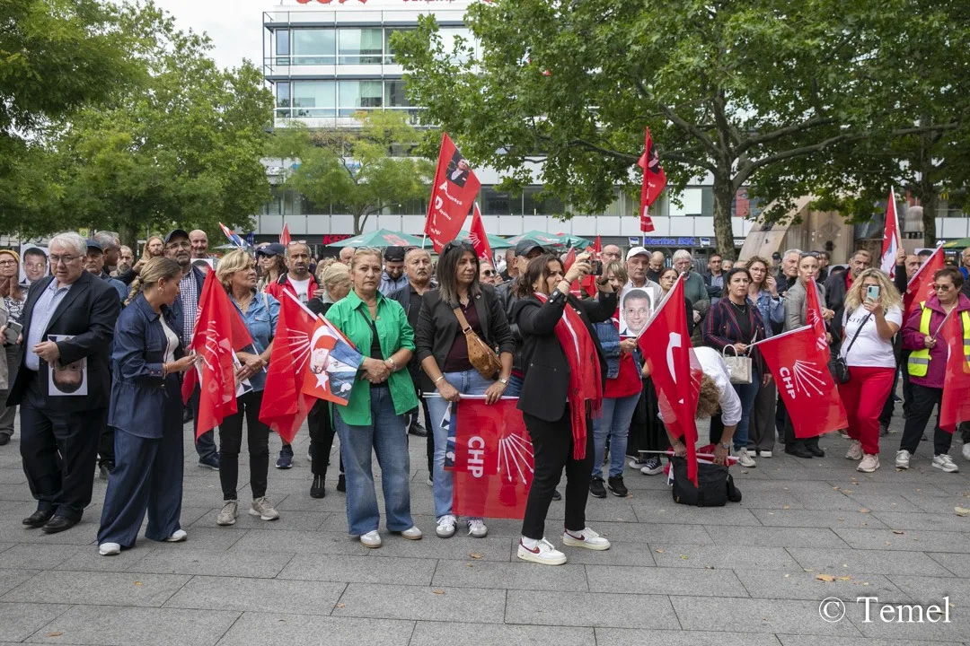 Berlin’de demokrasi, özgürlük ve adalet mitingi düzenlendi