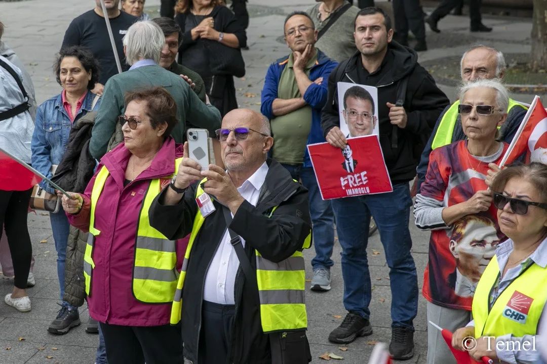 Berlin’de demokrasi, özgürlük ve adalet mitingi düzenlendi