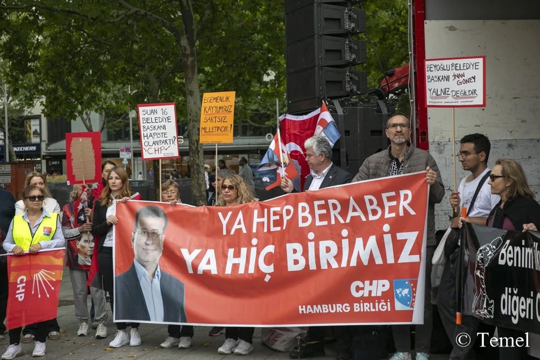 Berlin’de demokrasi, özgürlük ve adalet mitingi düzenlendi