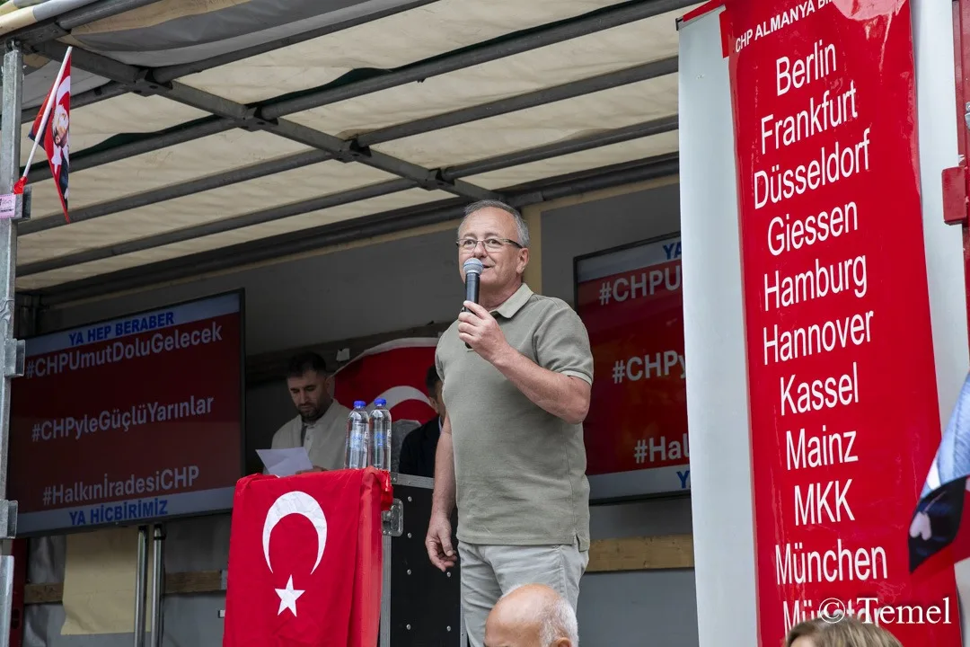 Berlin’de demokrasi, özgürlük ve adalet mitingi düzenlendi