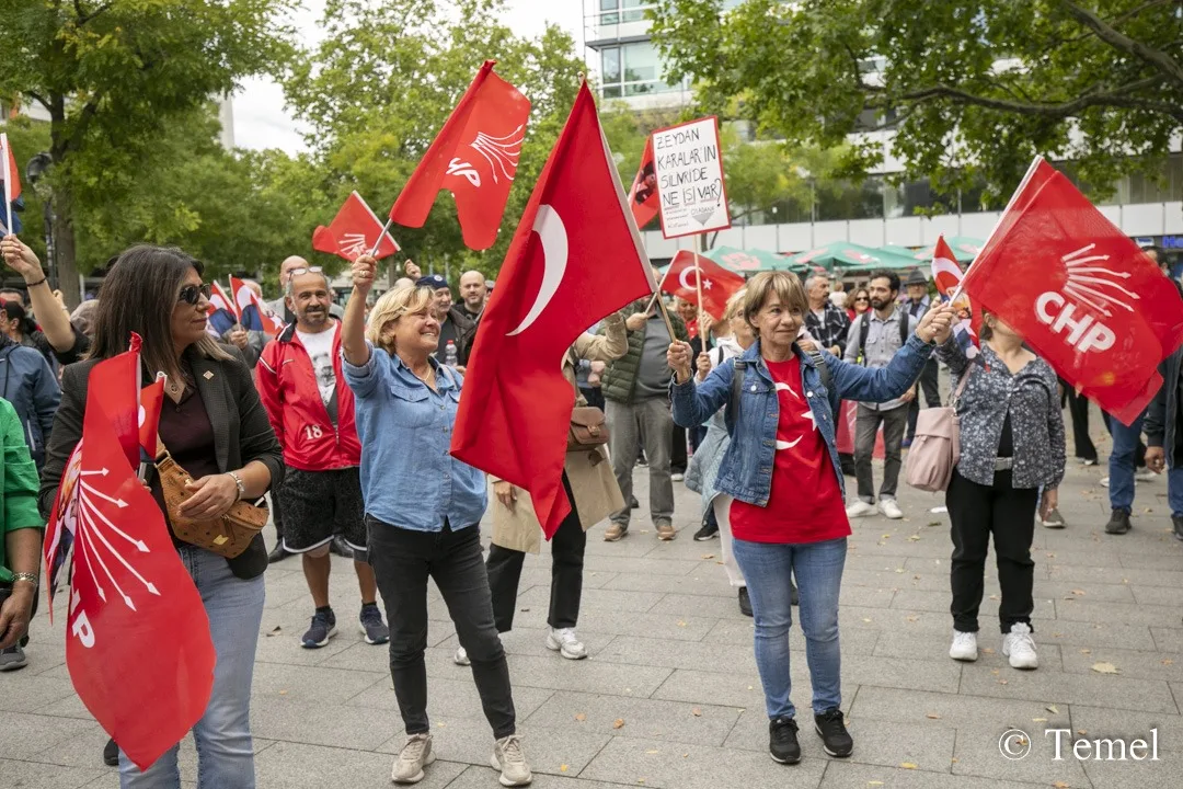 Berlin’de demokrasi, özgürlük ve adalet mitingi düzenlendi