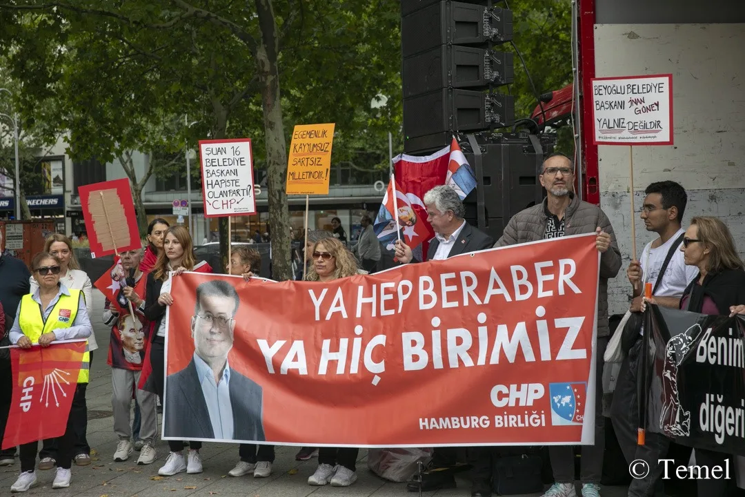 Berlin’de demokrasi, özgürlük ve adalet mitingi düzenlendi