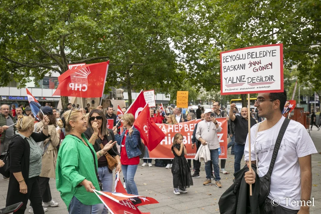 Berlin’de demokrasi, özgürlük ve adalet mitingi düzenlendi