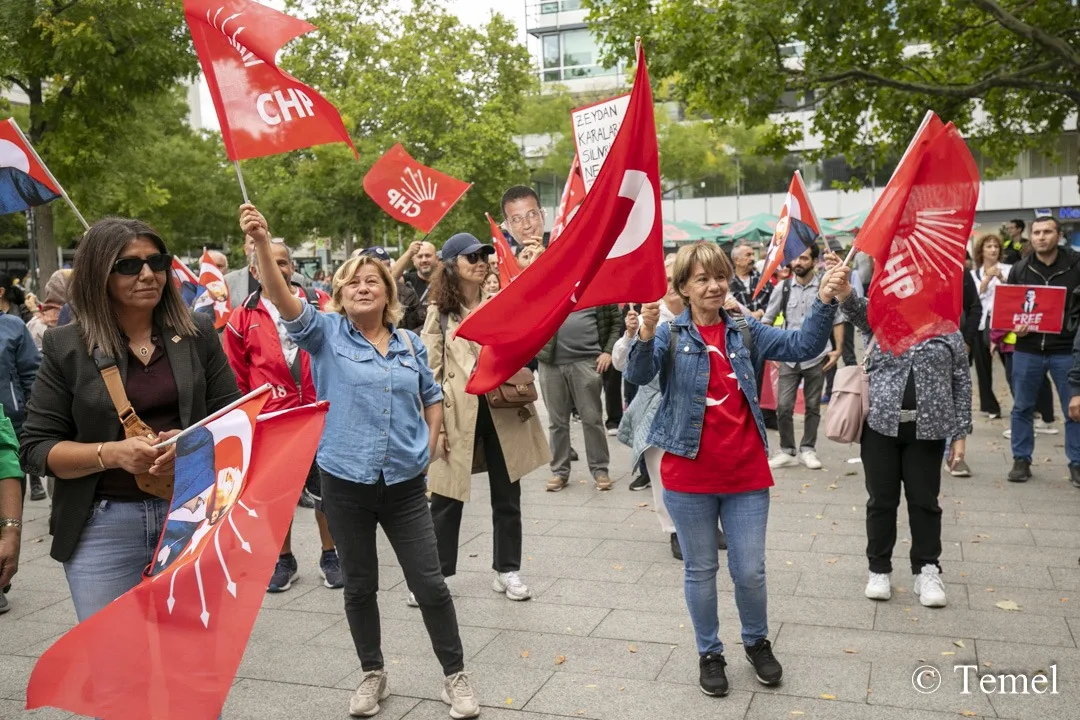 Berlin’de demokrasi, özgürlük ve adalet mitingi düzenlendi