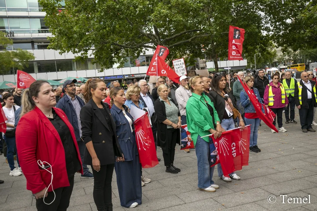 Berlin’de demokrasi, özgürlük ve adalet mitingi düzenlendi