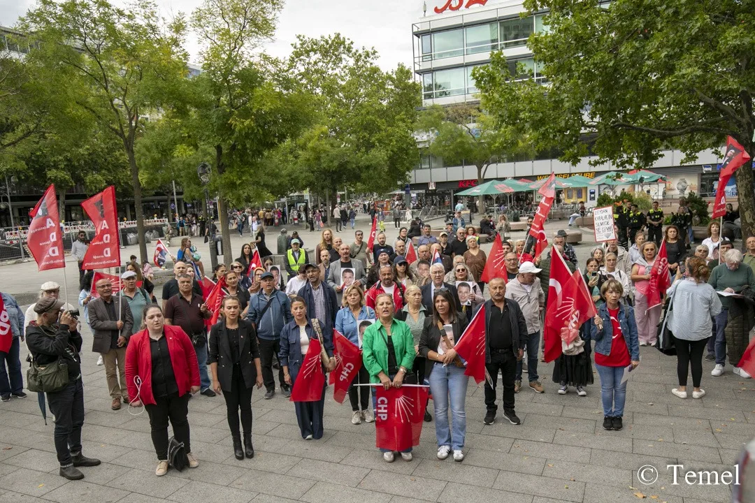 Berlin’de demokrasi, özgürlük ve adalet mitingi düzenlendi