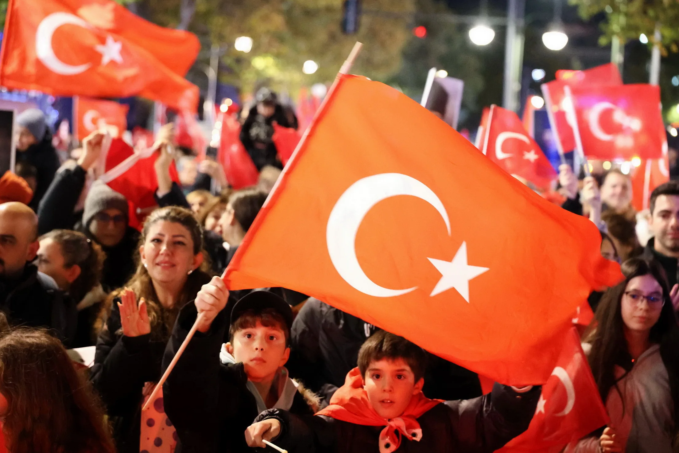 Berlin`de Cumhuriyet Işığı Parladı