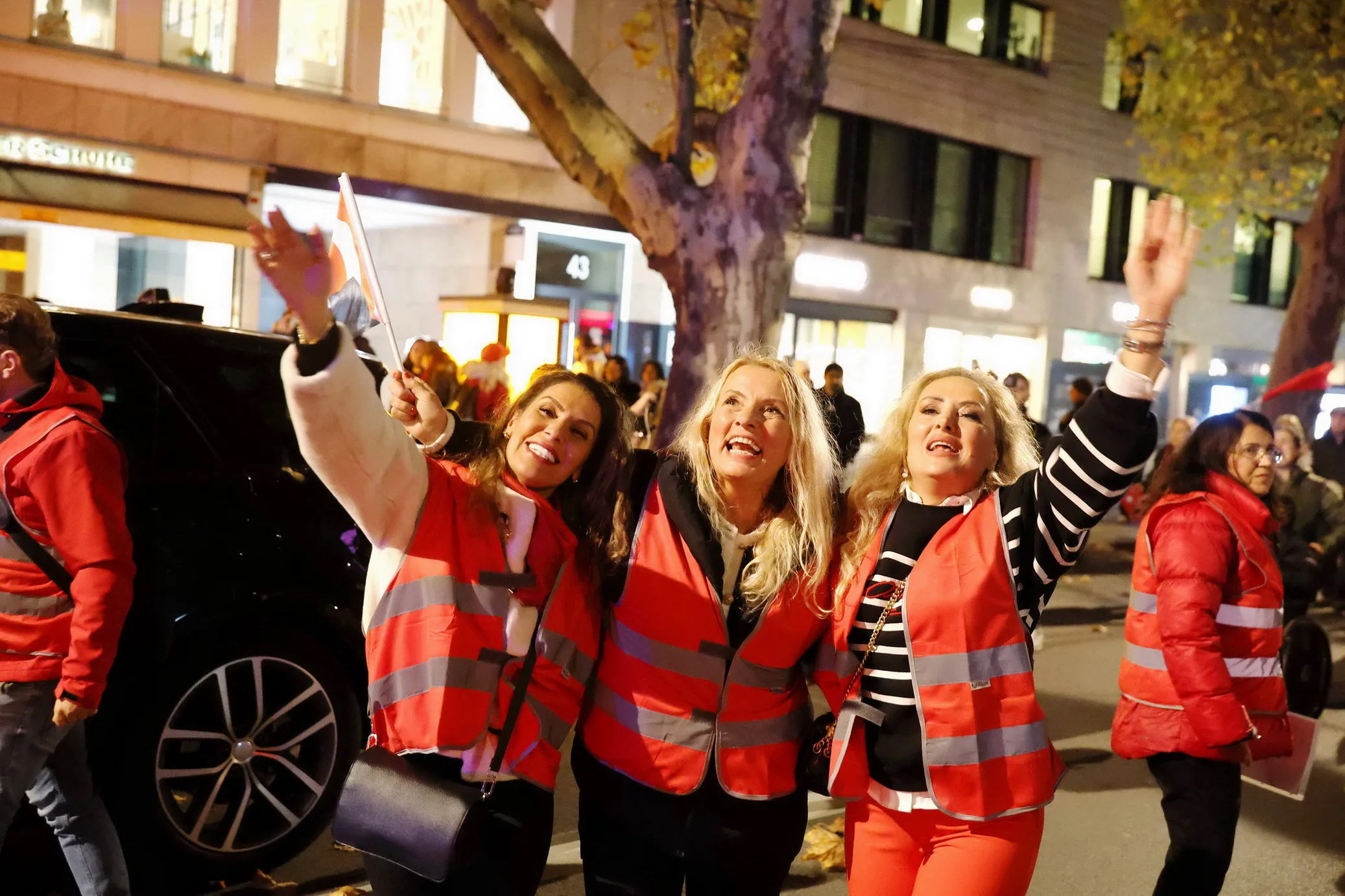 Berlin`de Cumhuriyet Işığı Parladı