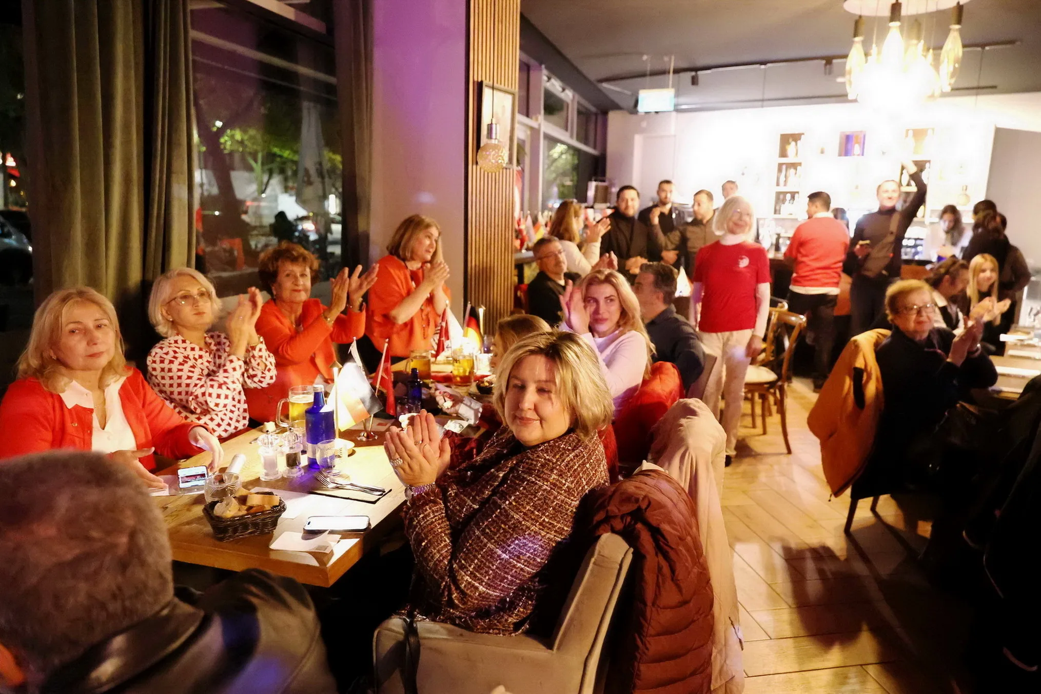 Berlin`de Cumhuriyet Işığı Parladı
