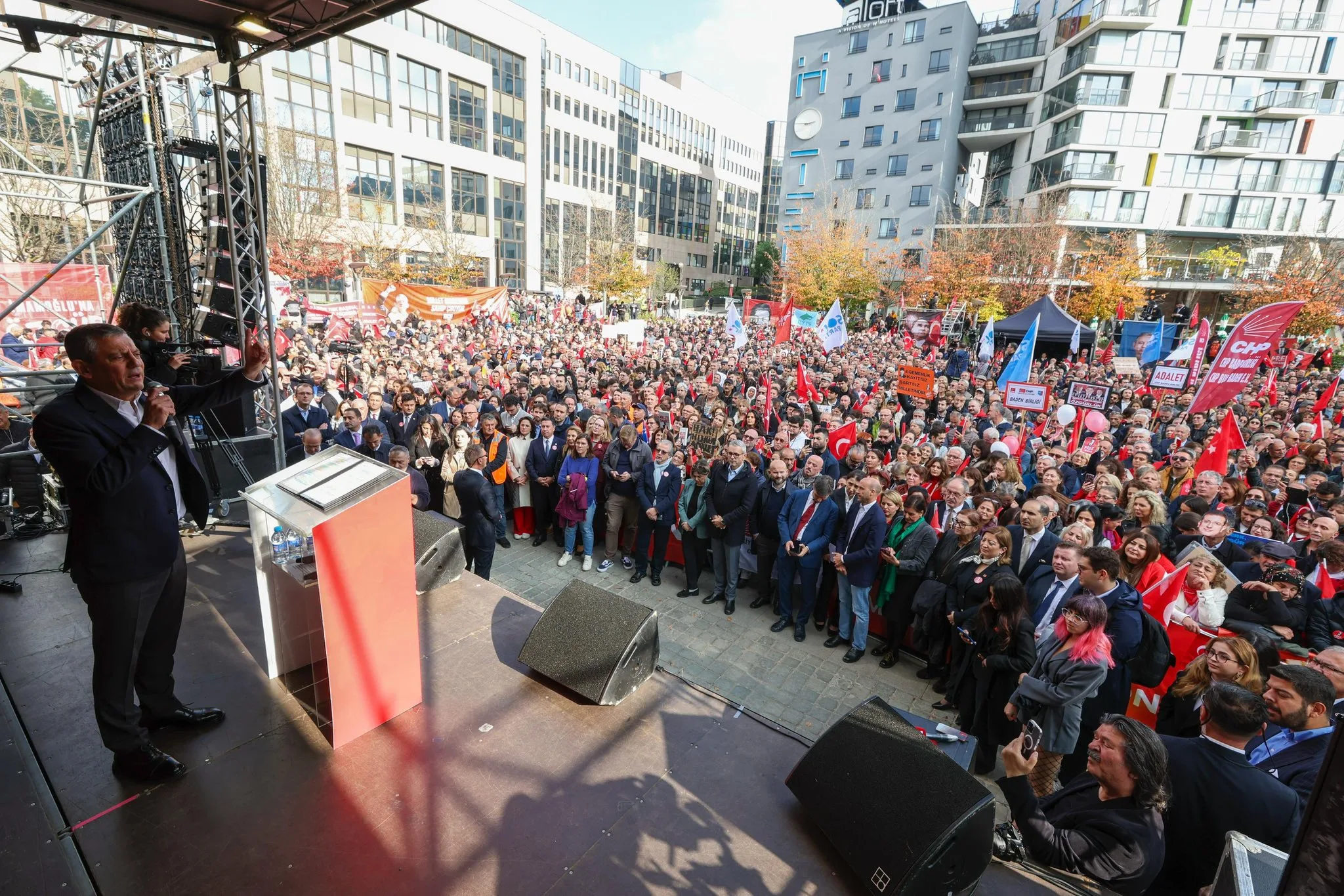 Özgür Özel: “Hasreti Bitireceğiz, Avrupa Birliği’nde Buluşacağız”