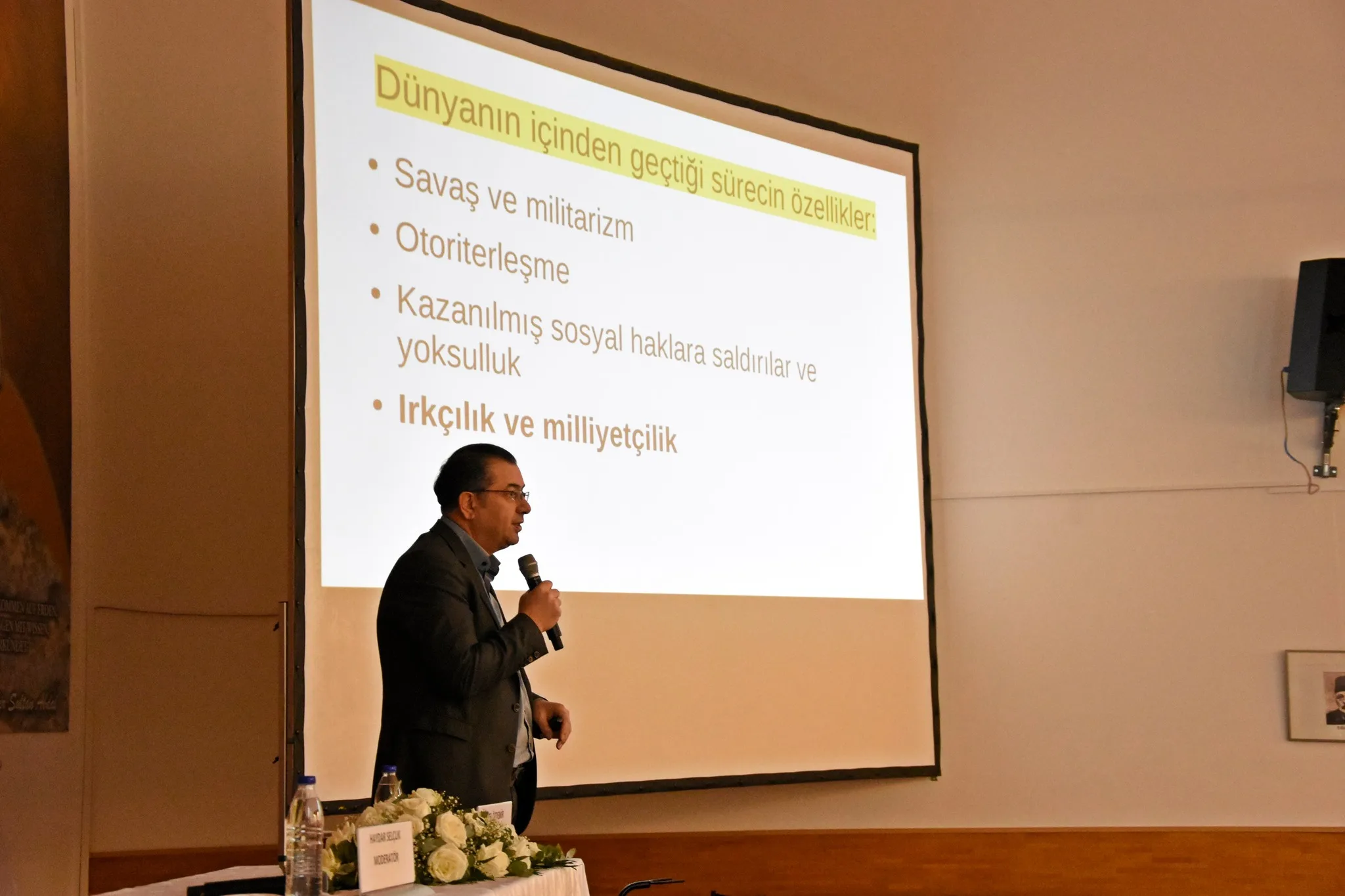Yücel Özdemir: "Aşırı Sağ Yükseliyor Ama Geriletmek Mümkün!"