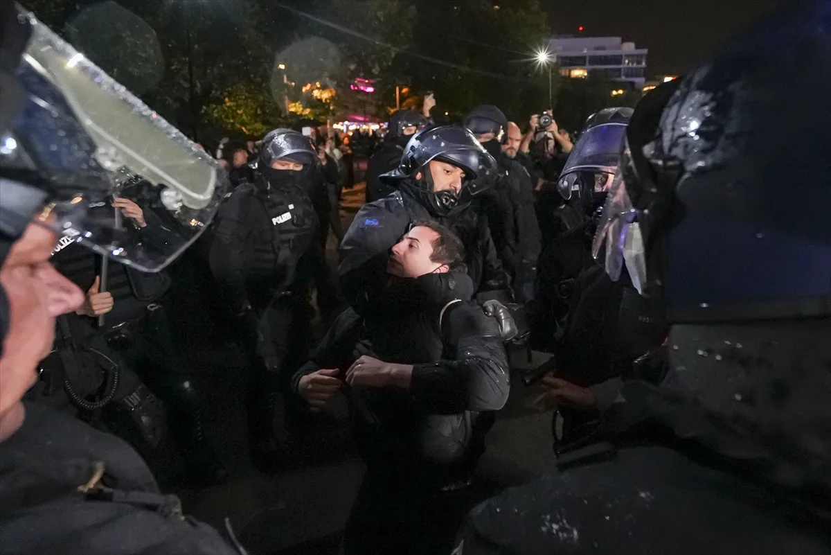 Berlin'de polis, Filistin'e destek gösterisine sert müdahalede bulundu