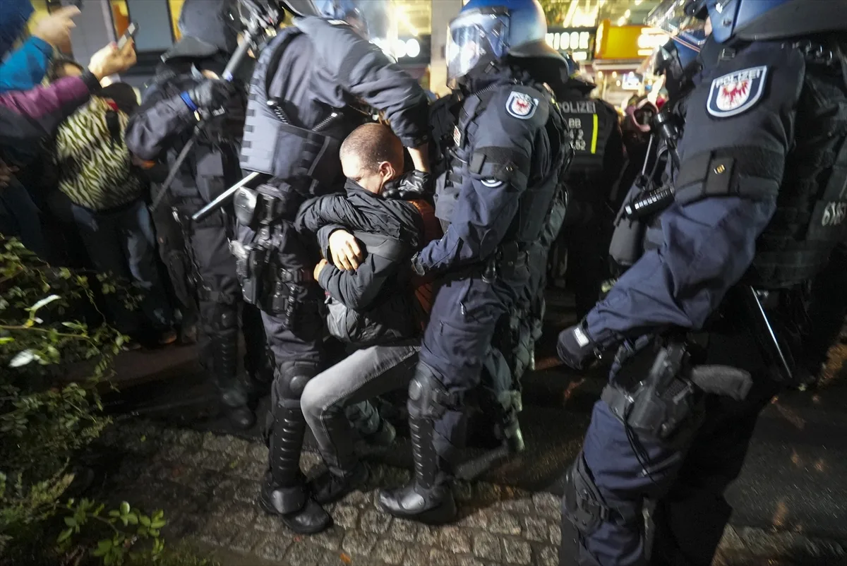 Berlin'de polis, Filistin'e destek gösterisine sert müdahalede bulundu
