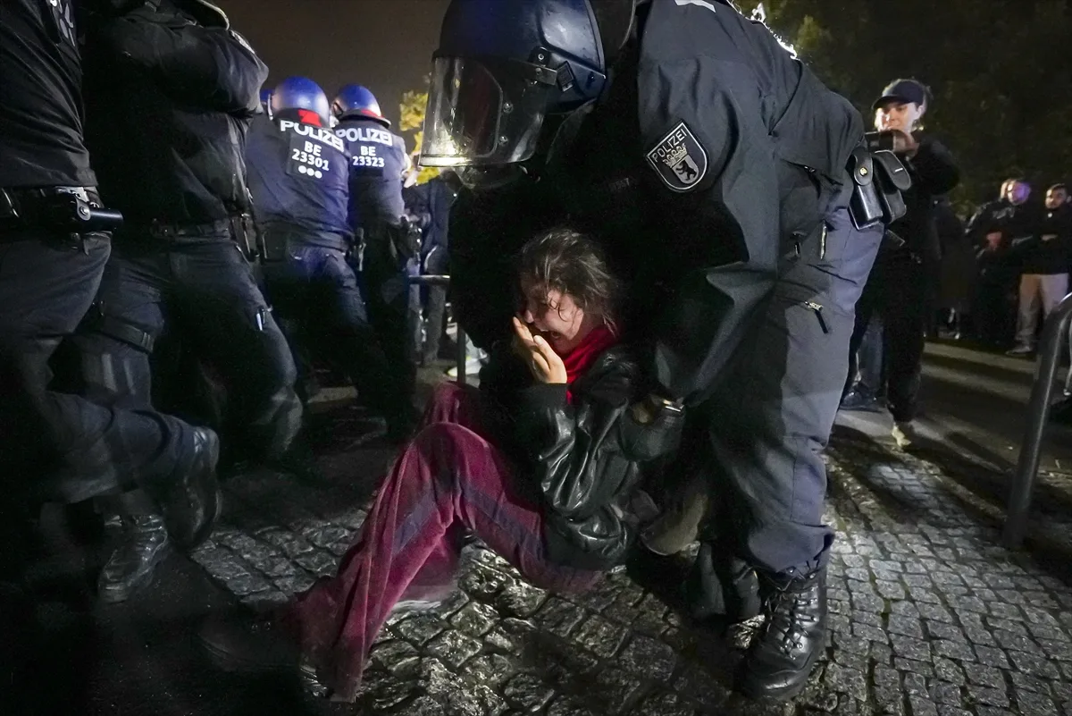 Berlin'de polis, Filistin'e destek gösterisine sert müdahalede bulundu