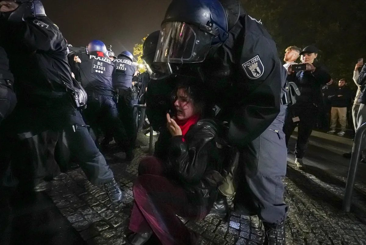 Berlin'de polis, Filistin'e destek gösterisine sert müdahalede bulundu