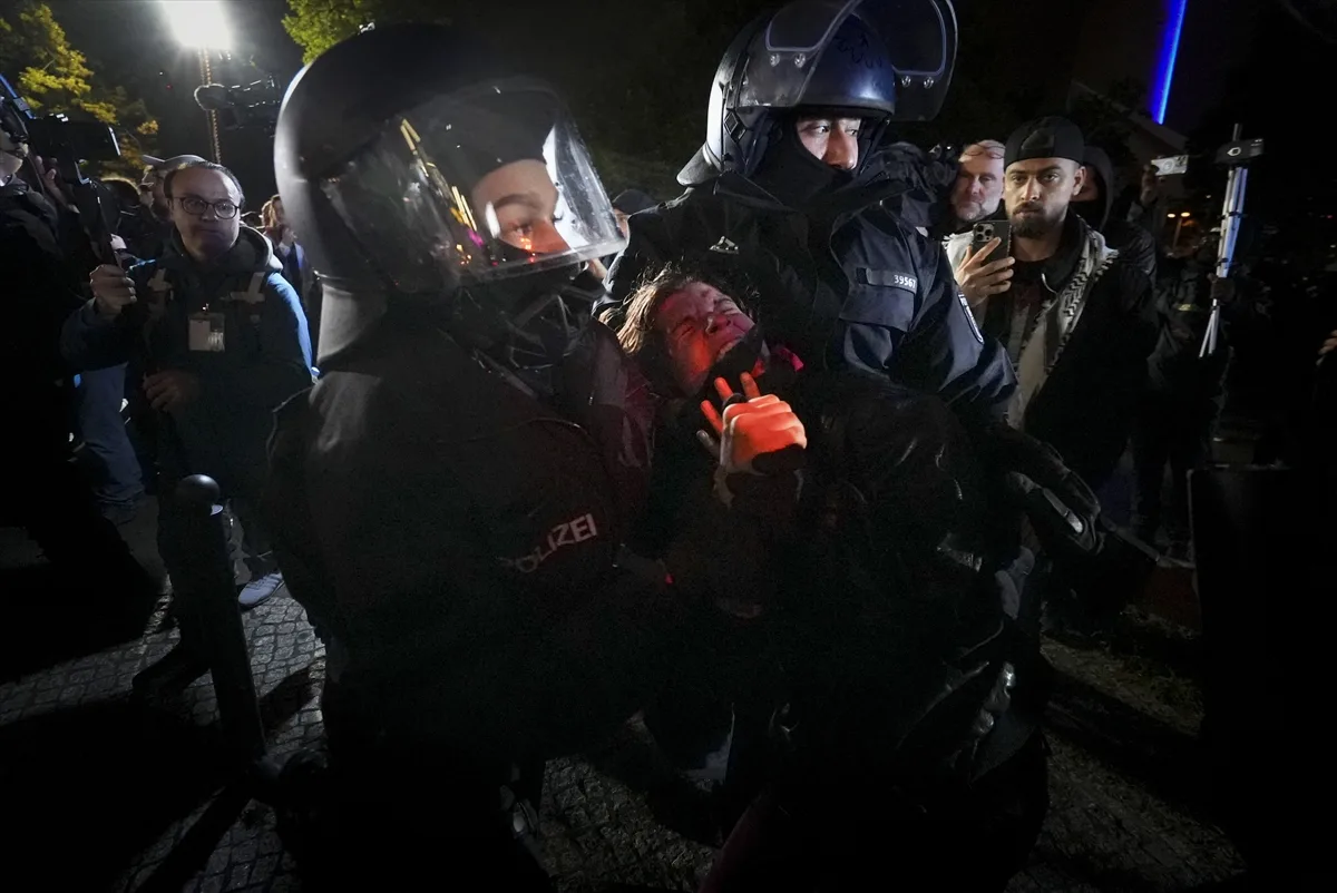 Berlin'de polis, Filistin'e destek gösterisine sert müdahalede bulundu