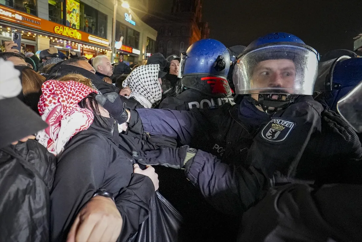 Berlin'de polis, Filistin'e destek gösterisine sert müdahalede bulundu