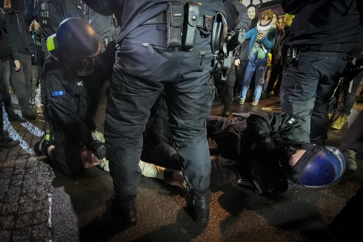 Berlin'de polis, Filistin'e destek gösterisine sert müdahalede bulundu