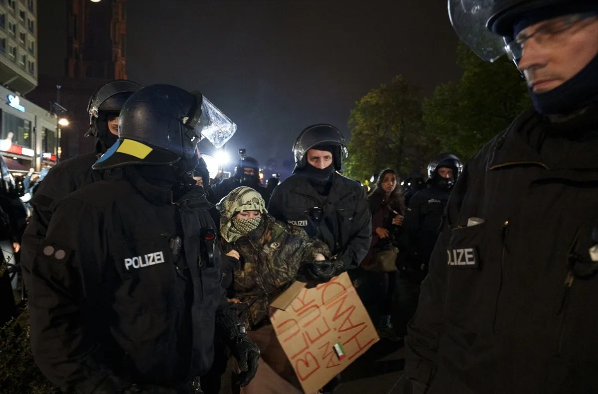 Berlin'de polis, Filistin'e destek gösterisine sert müdahalede bulundu